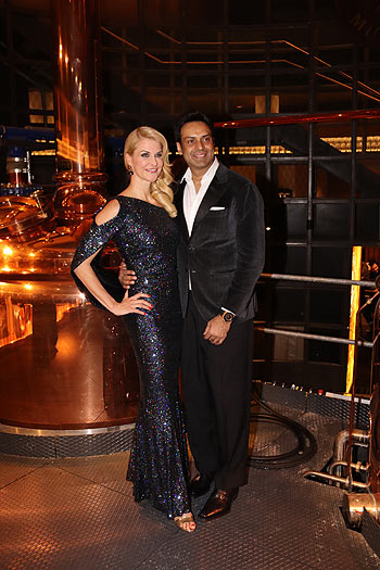 Natascha Grün mit Lebensgefährten Param Multani CSU Schwarz-Weiss Ball Münchner G'Schichten im Festsaal des Paulaner am Nockherberg am 21.01.2023 (©Foto: Martin Schmitz)